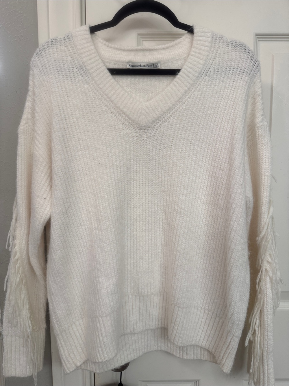 Abercrombie & Fitch Cream V‑Neck Sweater with Fringe Sleeves